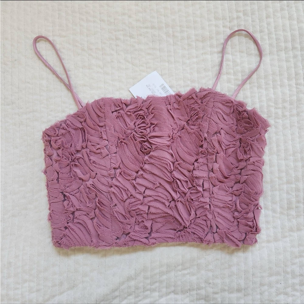 ASTR The Label Kalinda 3D textured dusty pink crop top size XS